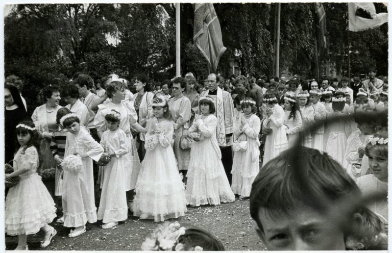 Procesja Bożego Ciała na głogowskim Rynku w 1987 roku.