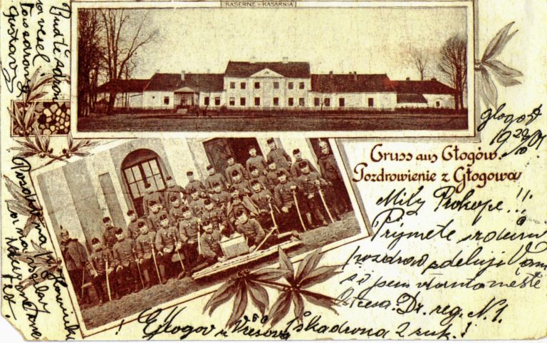 Koszary austriackiej kawalerii w dawnym pałacu Lubomirskich w Głogowie na kartce pocztowej z (prawdopodobnie) 1901 roku.