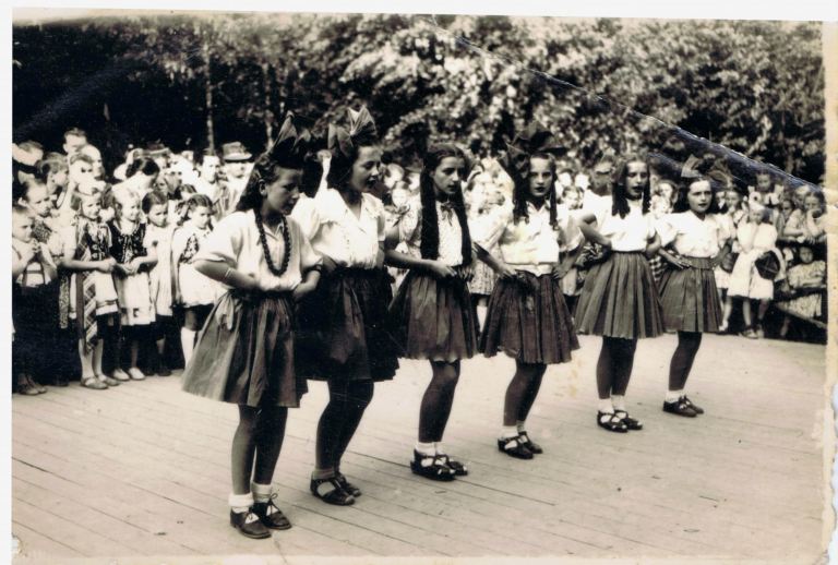 Występ artystyczny w parku „Grabina”.