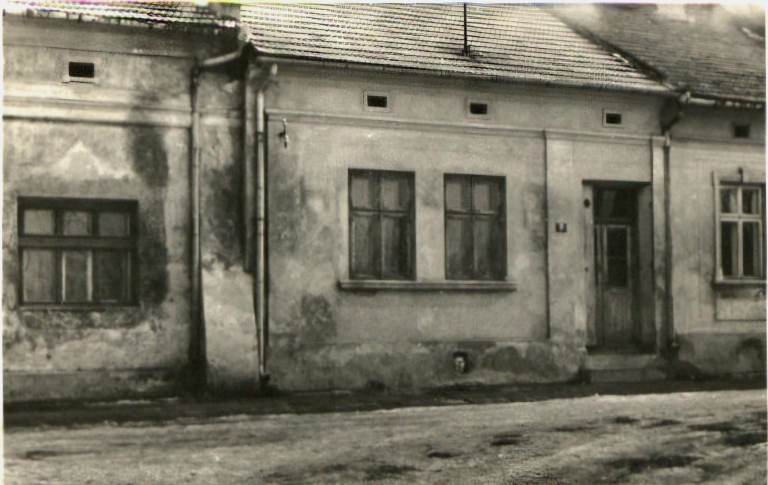 Widok na kamienice nr 25 , 26 i 27 w Rynku w Głogowie.