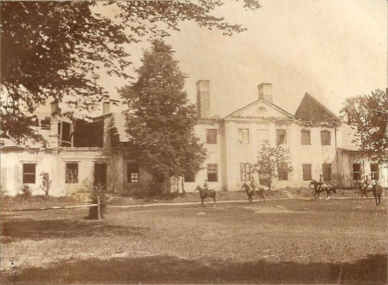 Opuszczony garnizon wojsk austriackich w Głogowie Małopolskim, czyli dawny Pałac Lubomirskich a obecnie Fabryka Technitex – rok 1914