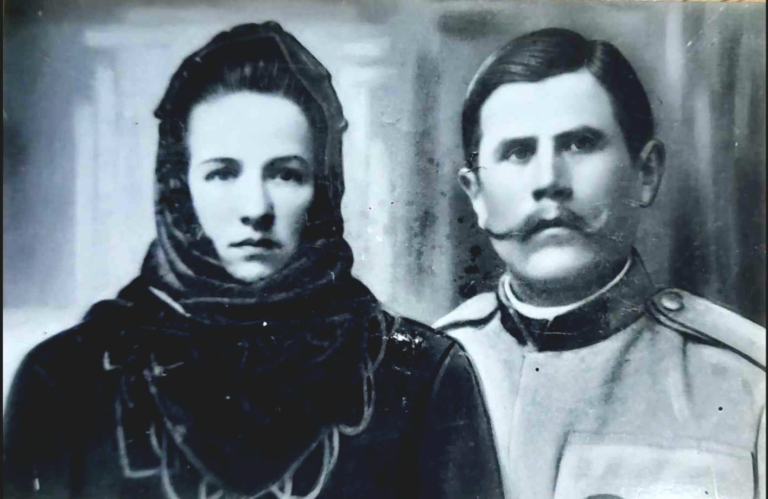 Na zdjęciu p. Piotr Brudz , urodzony w 1879 r. w Przewrotnem i p. Katarzyna Brudz (z domu Golema) , urodzona w 1891 r. w Stykowie.