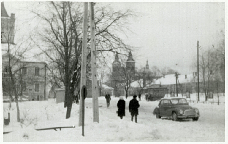 Panorama głogowskiego Rynku zimą , zrobiona z miejsca gdzie dzisiaj stoi blok nr 51.