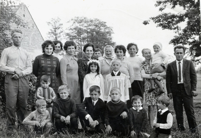 Rodzina Dulskich z Lipia wraz z zaproszonymi gośćmi (rodzina Bazanów)