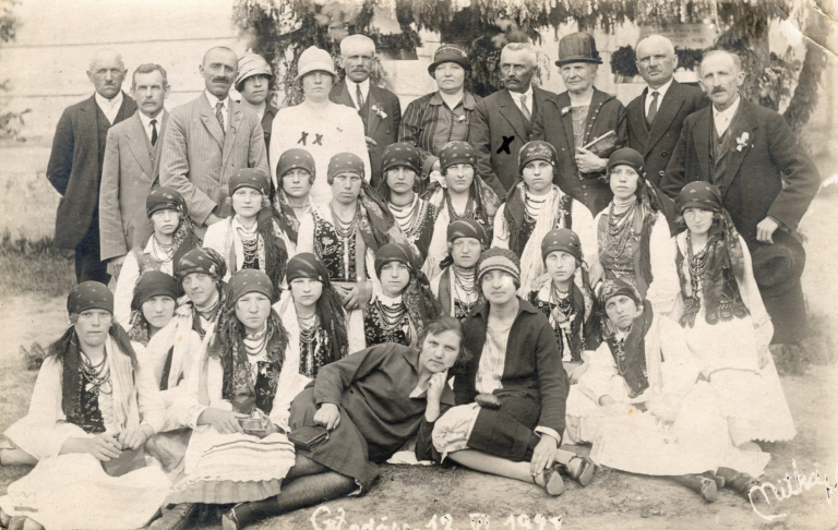 Komitet dzwonowy z prezesem i burmistrzem Andrzejem Brzuzą