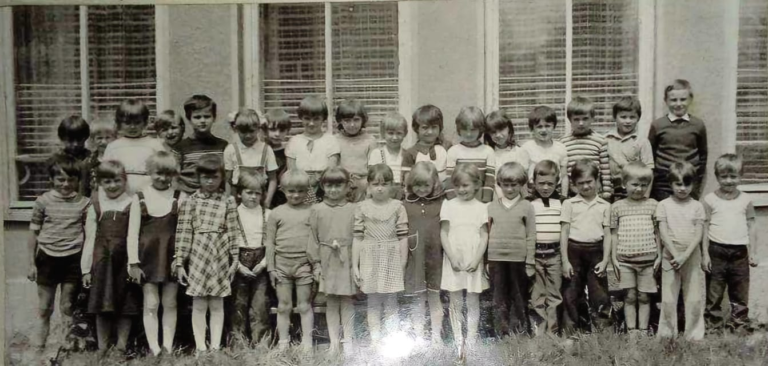 Absolwenci głogowskiego przedszkola z rocznika ’75.