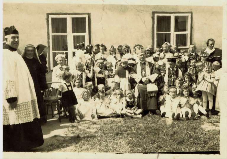 Wizyta ks. biskupa Bardy w głogowskiej ochronce.