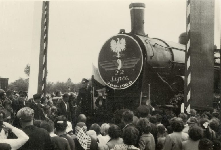 Otwarcie linii kolejowej Rzeszów – Głogów w Głogowie.