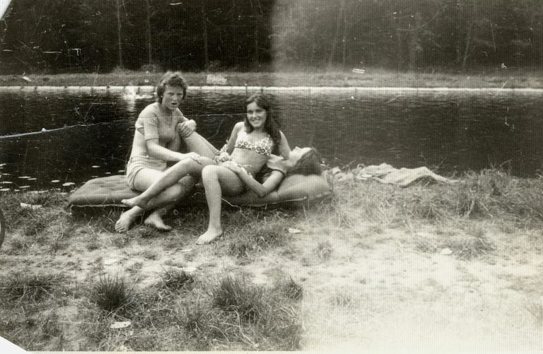 No i mamy pierwsze zdjęcie znad głogowskich basenów – popularnego , zwłaszcza w latach 70-tych miejsca kąpieli i wypoczynku.