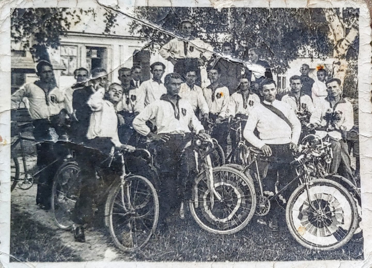 Ci wspaniali mężczyźni na swych wspaniałych maszynach 