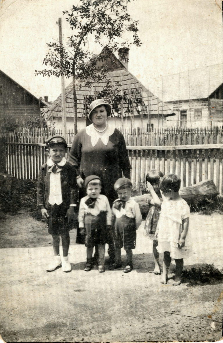 Pierwsze z dwóch przepięknych zdjęć przedwojennego Głogowa – z ulicy Kościelnej.