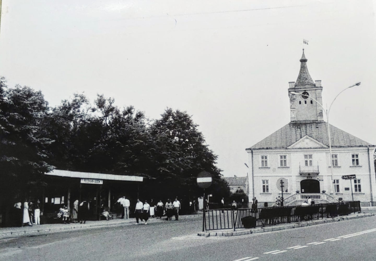 Ratusz i przystanek PKS w Głogowie , lata 70/80-te XXw.