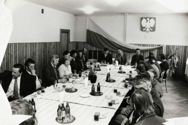 Zebranie w (prawdopodobnie) Domu Ludowym w Przewrotnem.